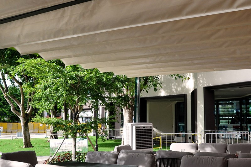 4_Retractable_Outdoors_Restaurant_Restaurant-Cover_Outdoor-Space-Shade_Dining.jpg